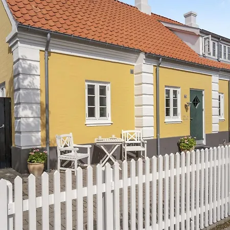 Stephie - 1-1km From The Sea By Interhome